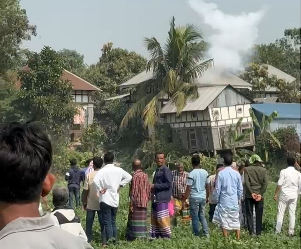 মুন্সিগঞ্জ সদর উপজেলার চরাঞ্চল মোল্লাকান্দিতে ফুটবল প্রতীকের স্বতন্ত্র প্রার্থীর  সমর্থকদের নির্বাচনী প্রচারণায় হামলার ঘটনা ঘটেছে। শনিবার দুপুরে মুন্সিকান্দি গ্রামে