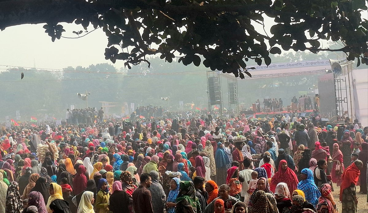 ঠাকুরগাঁওয়ে আজ জনসভা করবেন বিএনপির চেয়ারম্যান তারেক রহমান। তাঁর জনসভা উপলক্ষে নেতা–কর্মী ও সমর্থকেরা জড়ো হয়েছেন ঠাকুরগাঁও সরকারি বালক উচ্চ বিদ্যালয় বড়মাঠে