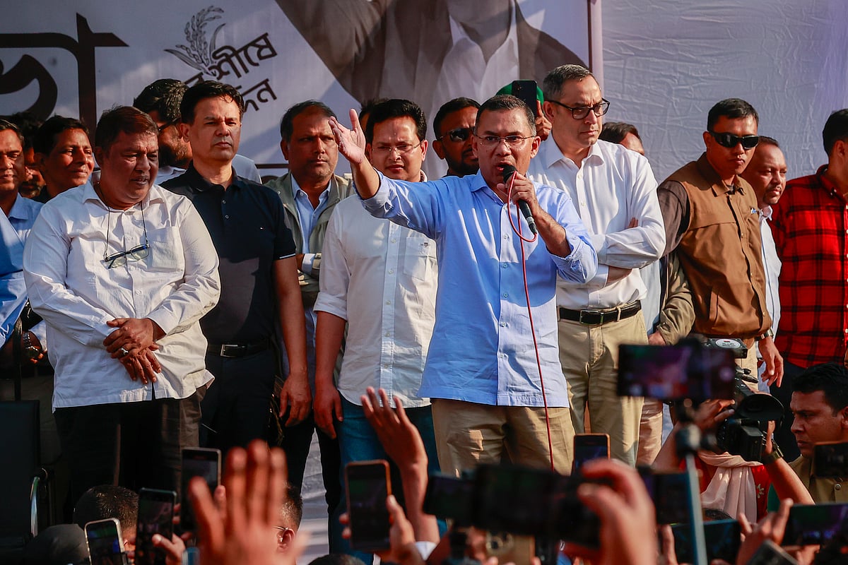 নির্বাচনী সমাবেশে বিএনপির চেয়ারম্যান তারেক রহমান। রোববার বিকেলে রাজধানীর ইসিবি চত্বরে