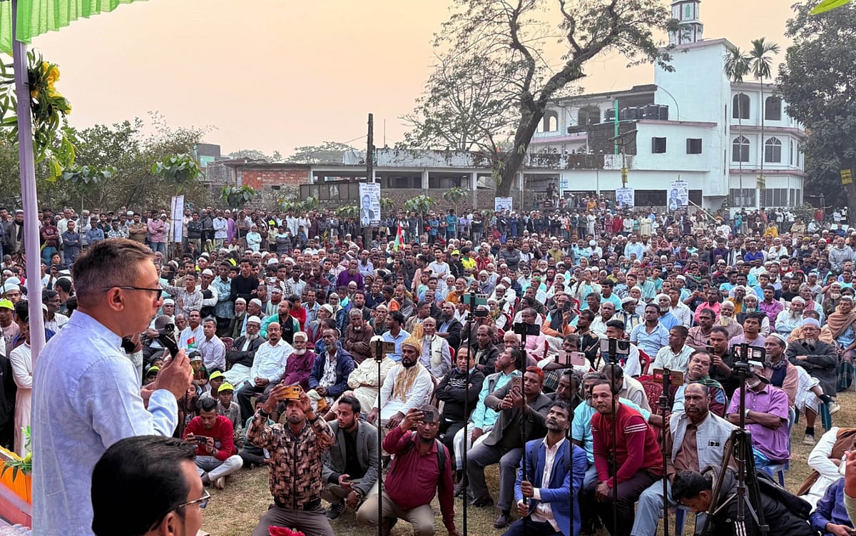 নির্বাচনী জনসভায় বক্তব্য দেন সিলেট-১ আসনে বিএনপির প্রার্থী খন্দকার আবদুল মুক্তাদীর। আজ রোববার বিকেলে সিলেট সদরের শিবেরবাজার এলাকায়