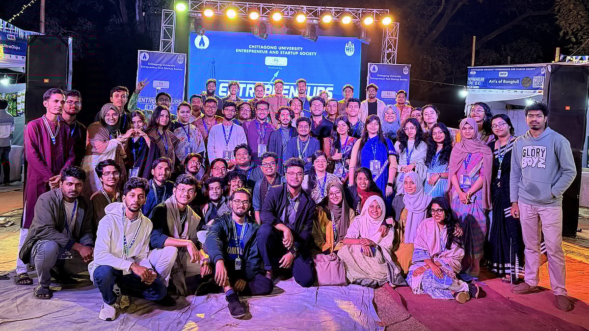 গত মাসেও এন্টারপ্রেনিউরস এক্সপো ২.০ একটি মেলা আয়োজন করেছিল চট্টগ্রাম ইউনিভার্সিটি এন্টারপ্রেনিউর অ্যান্ড স্টার্টআপ সোসাইটি