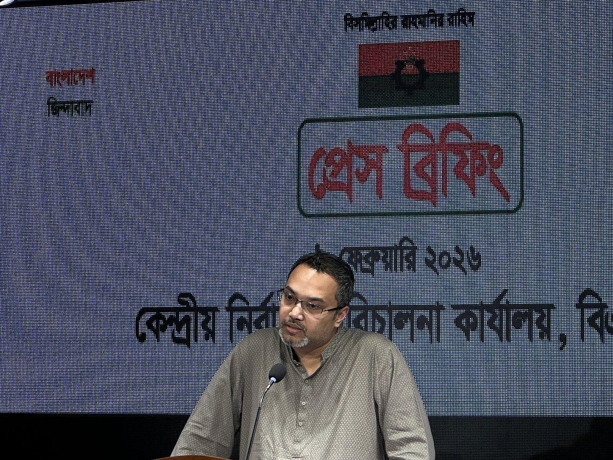 সংবাদ সম্মেলনে বিএনপির ত্রয়োদশ জাতীয় সংসদ নির্বাচন পরিচালনা কমিটির মুখপাত্র ও বিএনপির চেয়ারম্যানের উপদেষ্টা মাহদী আমিন। আজ রোববার সন্ধ্যায় রাজধানীর গুলশানে বিএনপির নির্বাচন পরিচালনা কমিটির কার্যালয়ে