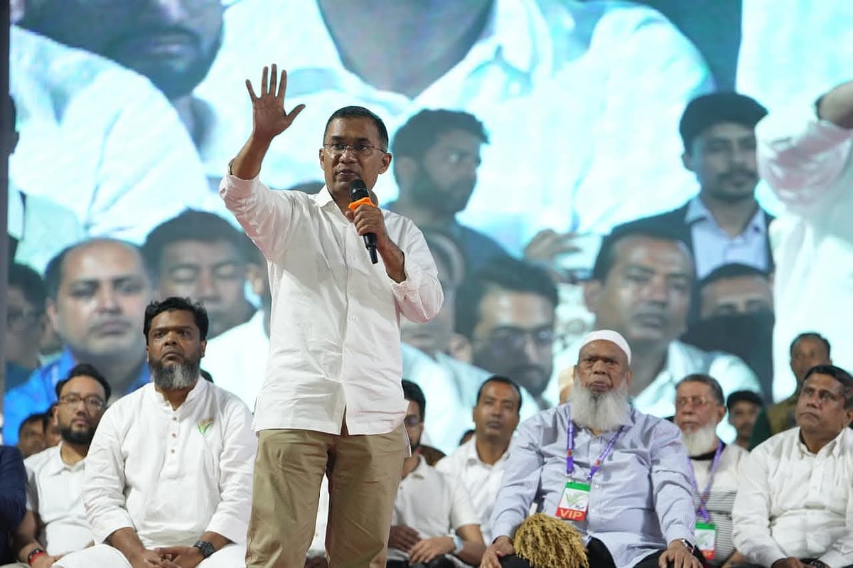 জুরাইনে ঢাকা-৪ আসনে ধানের শীষের প্রার্থীর নির্বাচনী জনসভায় বিএনপির চেয়ারম্যান তারেক রহমান। ৯ ফেব্রুয়ারি ২০২৬