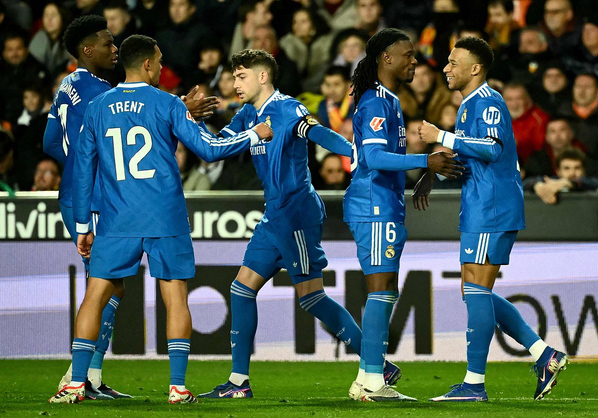 বার্সাকে চাপে রেখেছে রিয়াল