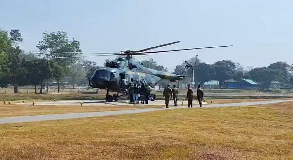 খাগড়াছড়ির দুর্গম তিন ভোটকেন্দ্রে হেলিকপ্টারে নির্বাচনী সরঞ্জাম ও ভোটগ্রহণ কর্মকর্তাদের নিয়ে যাওয়া হচ্ছে। আজ সকালে দীঘিনালায়