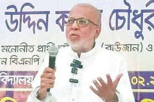 নির্বাচনী জনসভায় বক্তব্য দেন বিএনপির প্রার্থী গিয়াস উদ্দিন কাদের চৌধুরী। গতকাল সন্ধ্যায় নোয়াপাড়া উচ্চবিদ্যালয় মাঠে