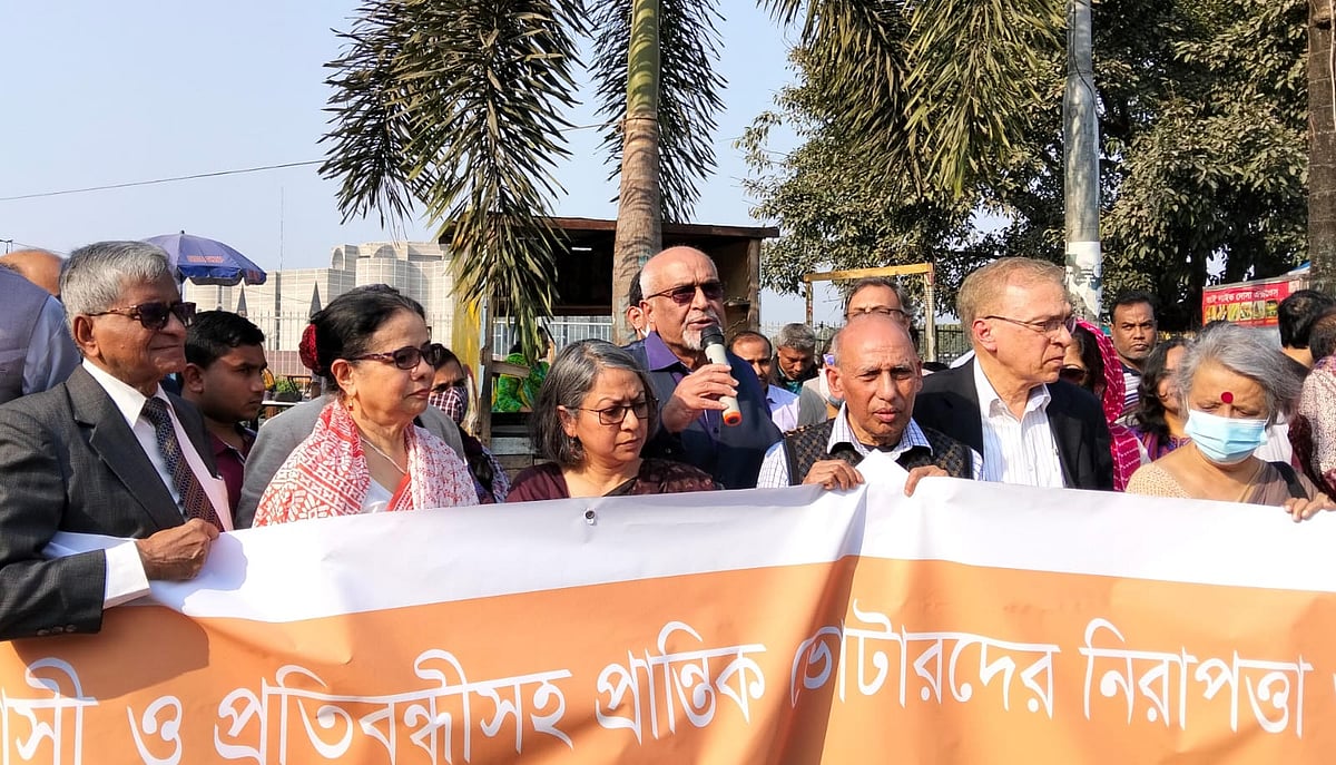 ‘নারী, সংখ্যালঘু, আদিবাসী ও প্রতিবন্ধীসহ প্রান্তিক ভোটারদের নিরাপত্তা ও নির্বিঘ্নে ভোটাধিকার প্রয়োগের নিশ্চয়তা চাই’ শিরোনামে ‘নাগরিক সমাজ’–এর ব্যানারে মানববন্ধন। রাজধানীর মানিক মিয়া অ্যাভিনিউয়ে, ৯ ফেব্রুয়ারি ২০২৬