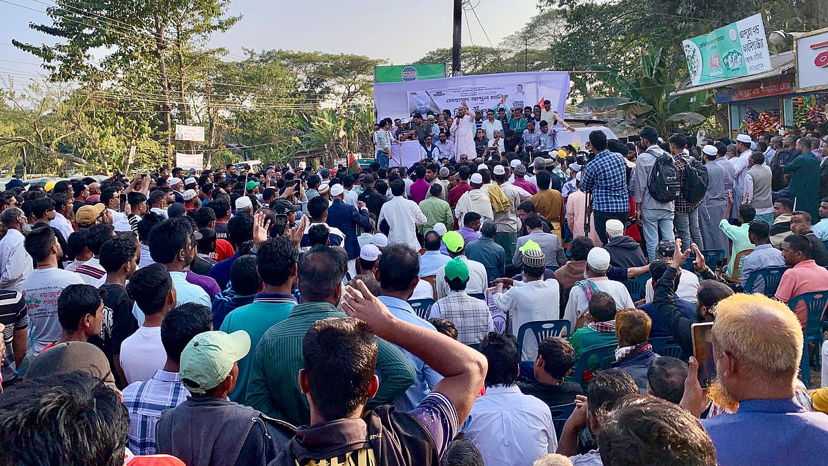 সিলেট-৩ আসনে বিএনপি প্রার্থী মোহাম্মদ আবদুল মালেকের সমর্থনে নির্বাচনী গণমিছিল ও নির্বাচনী জনসভায় বক্তব্য দেন সিলেট জেলা বিএনপির সভাপতি আবদুল কাইয়ুম চৌধুরী। সোমবার বিকেলে ফেঞ্চুগঞ্জের ফেরিঘাট এলাকায়