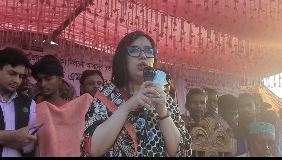 নির্বাচনী জনসভায় বক্তব্য দেন ব্রাহ্মণবাড়িয়া–২ আসনের স্বতন্ত্র প্রার্থী রুমিন ফারহানা। আজ সোমবার বিকেলে সরাইল উপজেলার শাহজাদাপুর ইউনিয়নের দেওড়া গ্রামে