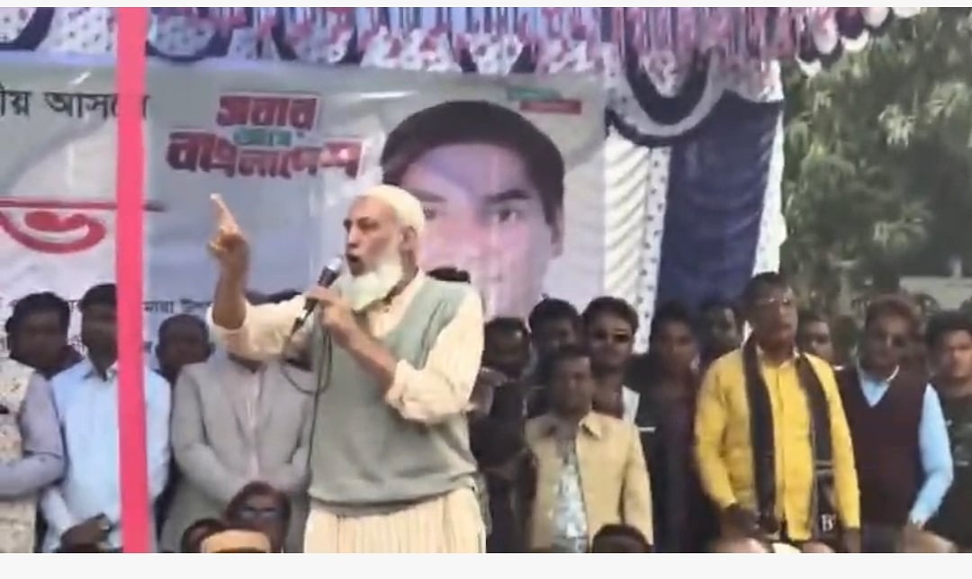 গতকাল সোমবার বিকেলে স্থানীয় বিএনপির উদ্যোগে বাগমারা উপজেলার ভবানীগঞ্জ সরকারি উচ্চবিদ্যালয় মাঠে এক নির্বাচনী জনসভায় বক্তব্য দেন রাজশাহী জেলা বিএনপির জ্যেষ্ঠ যুগ্ম আহ্বায়ক সাইফুল ইসলাম