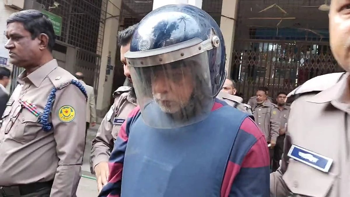 বিমানের সাবেক এমডি সাফিকুর রহমানকে আজ মঙ্গলবার ঢাকার আদালতে হাজির করা হয়