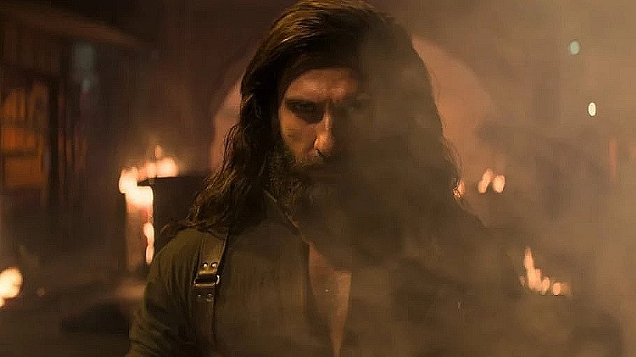 ‘ধুরন্ধর’ সিনেমায় রণবীর সিং। এক্স থেকে