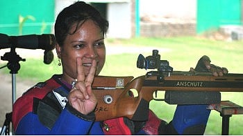 কমনওয়েলথ শুটিংয়ে সোনাজয়ী শুটার সাবরিনা সুলতানাকে শুটিং অঙ্গন থেকে ‘অবাঞ্ছিত’ ঘোষণা করা হয়েছে।