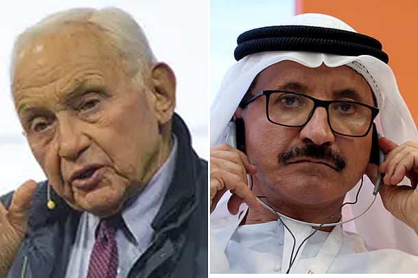 যুক্তরাষ্ট্রভিত্তিক নারীদের সৌন্দর্যপণ্য প্রস্তুতকারী প্রতিষ্ঠান ভিক্টোরিয়াস সিক্রেটের প্রতিষ্ঠাতা লেসলি ‘লেস’ ওয়েক্সনার (বাঁয়ে) এবং ডিপি ওয়ার্ল্ডের প্রধান নির্বাহী কর্মকর্তা সুলতান আহমেদ বিন সুলাইয়েম