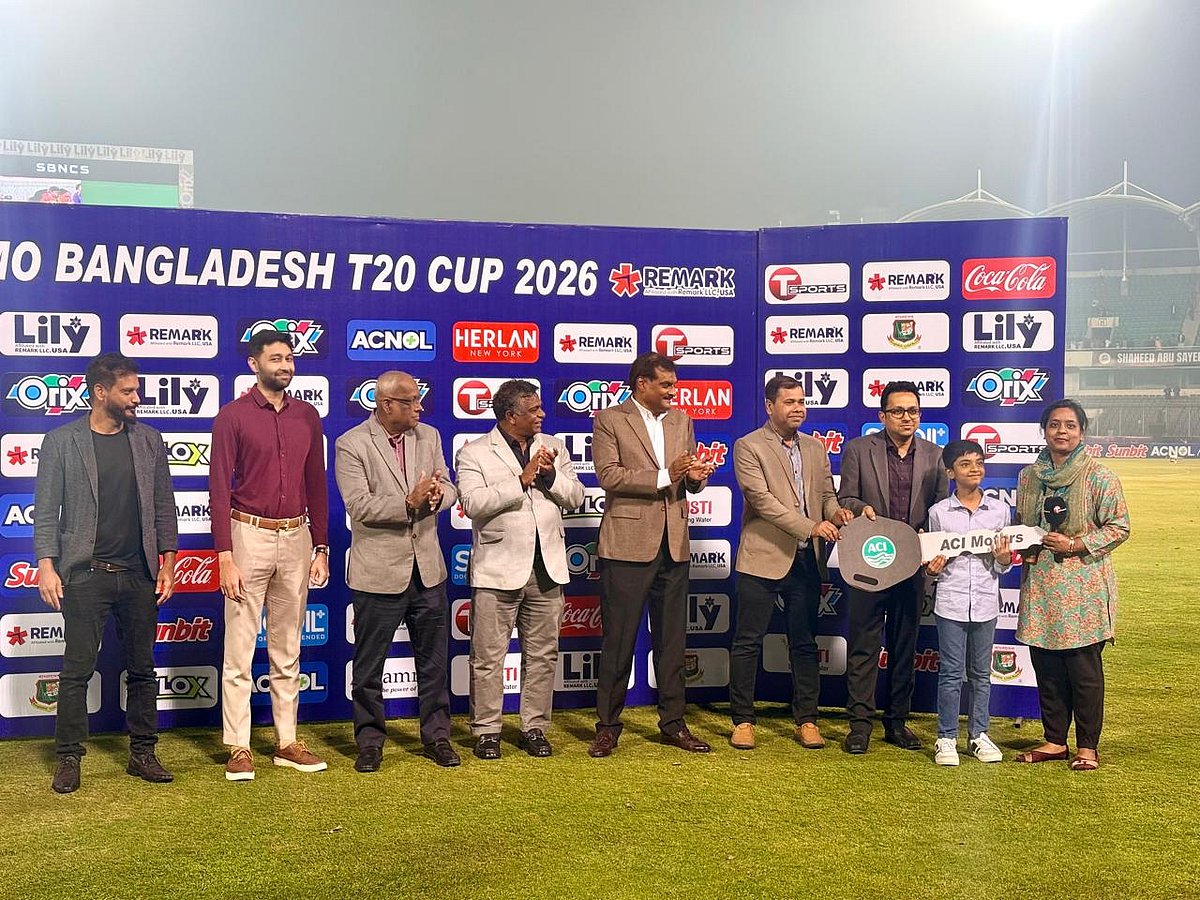 অদম্য টি-টুয়েন্টি কাপ টুর্নামেন্টের র‍্যাফল ড্র বিজয়ী ঢাকার নূর–এ জান্নাতের হাতে ‘ইয়ামাহা এফ জেড ভার্সন-২’–এর চাবি তুলে দেন এসিআই মটরস্ ও বাংলাদেশ ক্রিকেট বোর্ডের (বিসিবি) ঊর্ধ্বতন কর্মকর্তারা। ৯ ফেব্রুয়ারি, ঢাকা