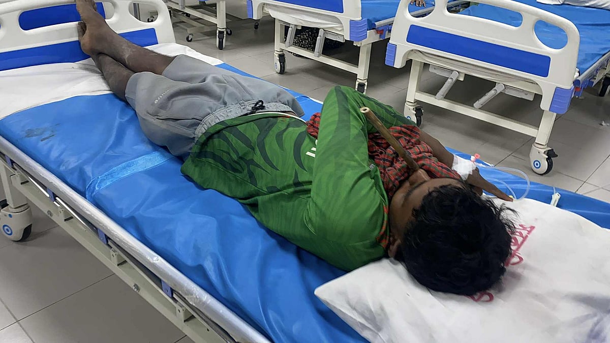 মুন্সিগঞ্জের সিরাজদিখানে পূর্ববিরোধের জেরে দুই পক্ষের মধ্যে সংঘর্ষে টেঁটাবিদ্ধ হয়ে চারজন আহত হয়েছেন