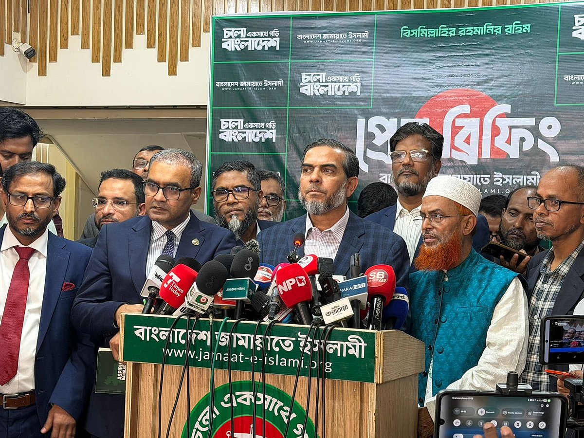 জামায়াতের কেন্দ্রীয় কার্যালয়ে এক সংবাদ সম্মেলনে দলটির প্রচার ও মিডিয়া বিভাগের প্রধান এহসানুল মাহবুব জুবায়ের কথা বলছেন। আজ বুধবার দুপুরে মগবাজারে