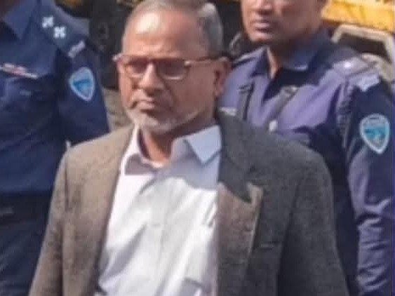 উত্তর সাতকানিয়ার আলী আহমদ প্রাণহরি উচ্চ বিদ্যালয় ভোটকেন্দ্রের প্রিসাইডিং কর্মকর্তা মো. ফরিদুল আলম