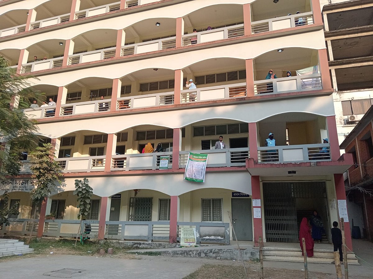 ঢাকা–১৭ আসনের বনানী মডেল স্কুল কেন্দ্র