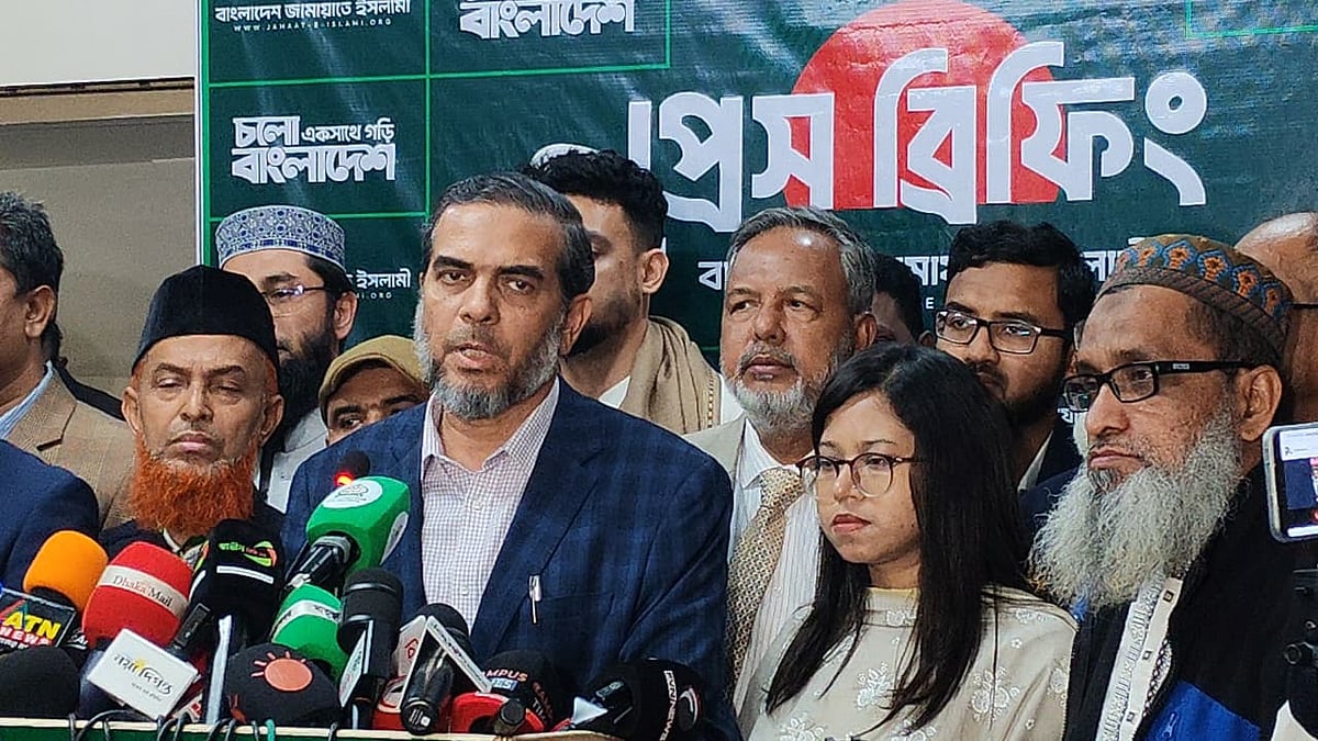 ভোট গ্রহণ শেষ হওয়ার পর রাজধানীর মগবাজারে ১১–দলীয় নির্বাচনী ঐক্যের পক্ষ থেকে জামায়াতের কেন্দ্রীয় কার্যালয়ে প্রেস ব্রিফিং করা হয়