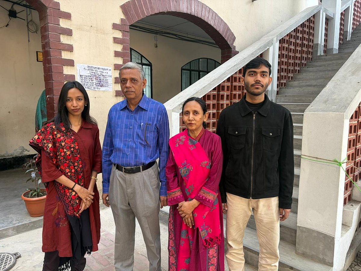 ঢাকা–৭ আসনে ইঞ্জিনিয়ারিং ইউনিভার্সিটি গার্লস স্কুল অ্যান্ড কলেজে ভোট দিয়েছেন পরিবারটির সদস্যরা