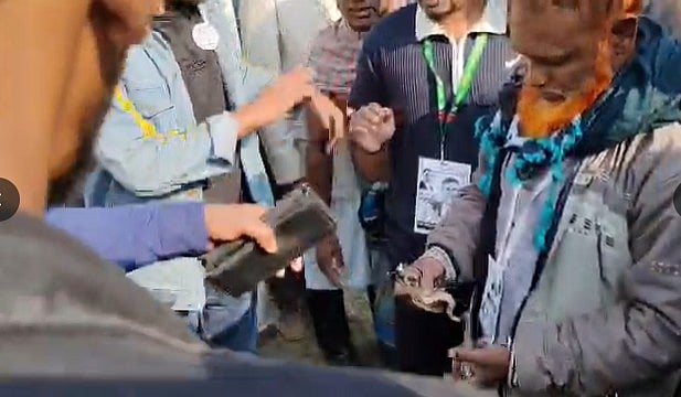 টাঙ্গাইলের মির্জাপুরে ভোটের সময় টাকা বিতরণের অভিযোগে জয়নাল আবেদীন নামে জামায়াতে ইসলামীর এক নেতাকে আটকের পর জরিমানা আদায় করা হয়েছে