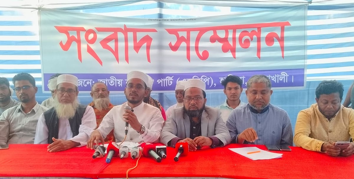 সংবাদ সম্মেলনে বক্তব্য দেন এনসিপির বিজয়ী প্রার্থী আব্দুল হান্নান মাসউদ