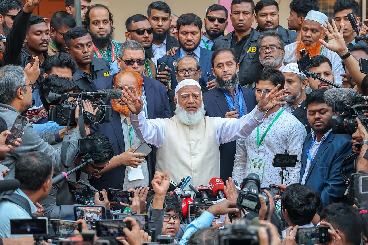 নির্বাচনের দিন সাংবাদিকদের সামনে জামায়াতের আমির ডা. শফিকুর রহমান