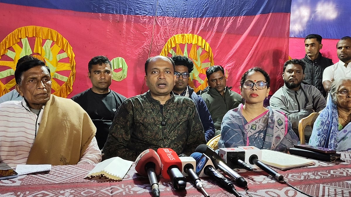 মাদারীপুর-২ আসনের নির্বাচনে অনিয়মের অভিযোগ তুলে সংবাদ সম্মেলন করেছেন বিএনপির ‘বিদ্রোহী প্রার্থী’ মিল্টন বৈদ্য। শুক্রবার সন্ধ্যায় রাজৈর উপজেলার আমগ্রাম এলাকায়