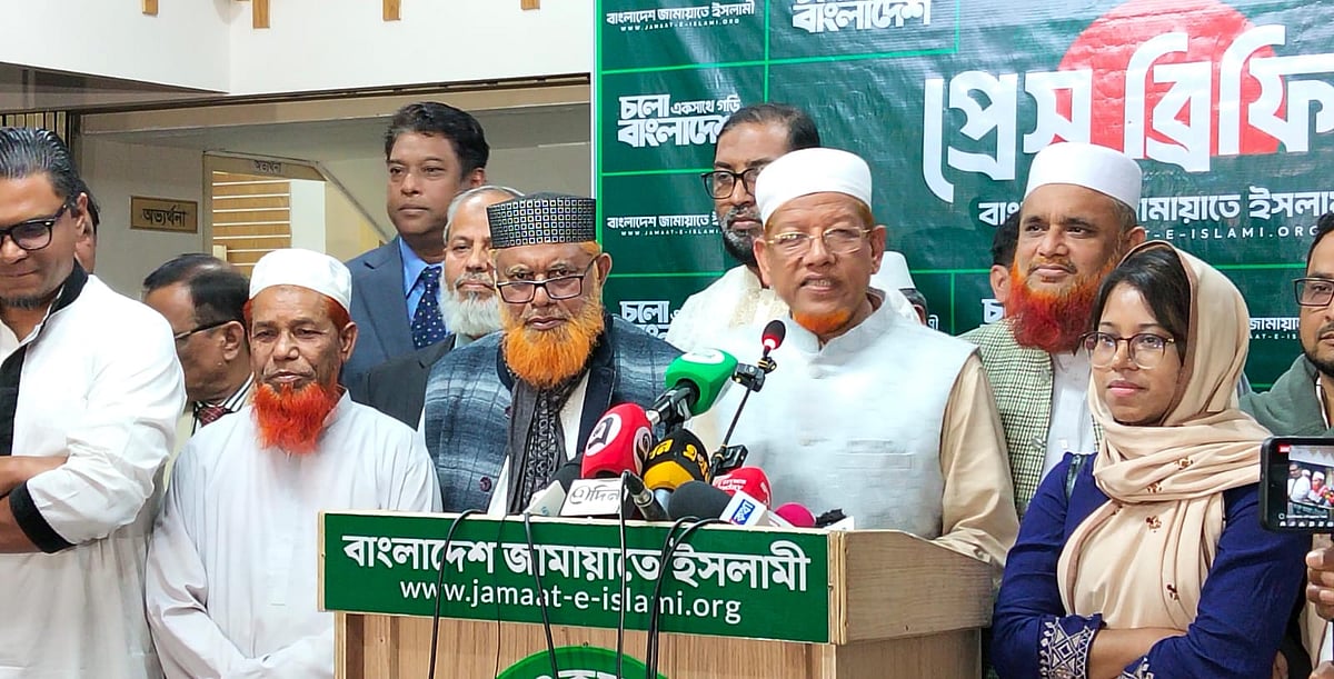 ব্রিফিংয়ে বক্তব্য দেন ১১–দলীয় ঐক্যের লিয়াজোঁ কমিটির সমন্বয়ক জামায়াতের সহকারী সেক্রেটারি জেনারেল হামিদুর রহমান আযাদ। মগবাজার, ঢাকা; ১৪ ফেব্রুয়ারি ২০২৬