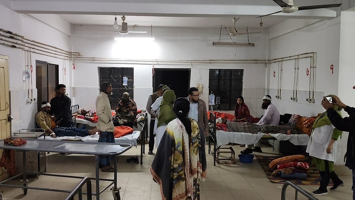 নড়াইল-২ আসনে বিএনপি ও স্বতন্ত্র প্রার্থীর সমর্থকদের মধ্যে সংঘর্ষে আহত ব্যক্তিরা চিকিৎসা নিচ্ছেন। গতকাল রাতে নড়াইল জেলা হাসপাতালের দ্বিতীয় তলায়