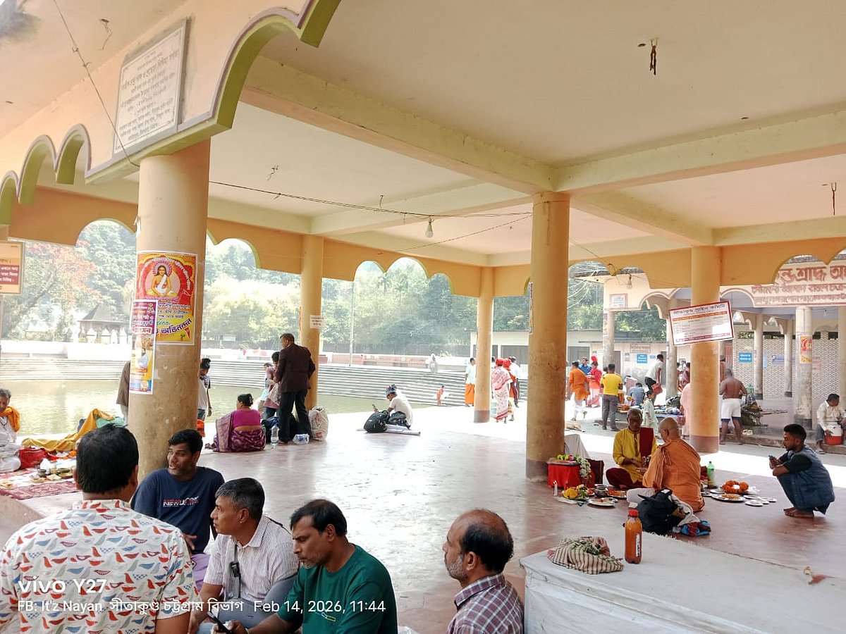 এবার শিবচতুর্দশী মেলায় তীর্থযাত্রীদের ভিড় কম। আজ বেলা পৌনে ১২টার দিকে চট্টগ্রামের সীতাকুণ্ডের চন্দ্রনাথ ধামের ব্যাসকুণ্ডের শ্রদ্ধাঙ্গন এলাকায়