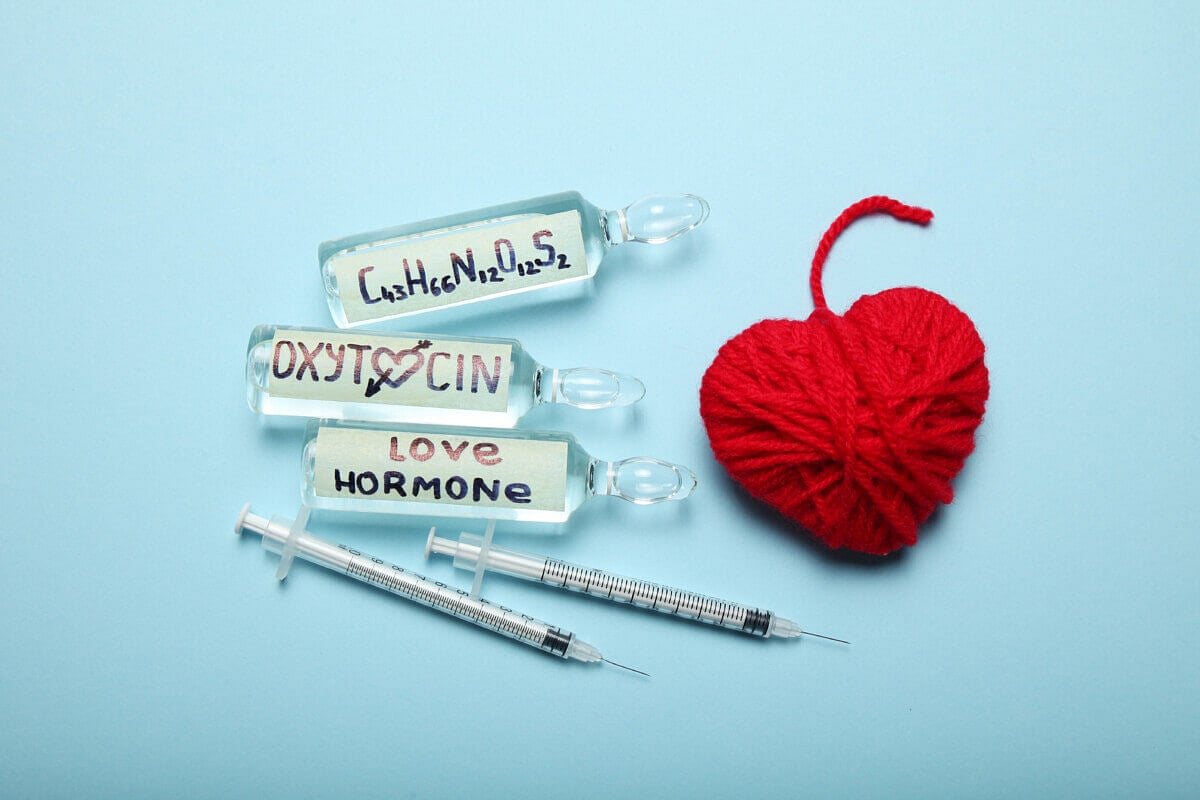 অক্সিটোসিন হরমোন লাভ হরমোন নামেও পরিচিত