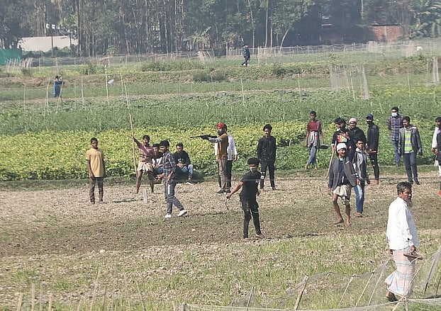 চট্টগ্রামের সাতকানিয়ার খাগরিয়ায় ২০২২ সালে ইউপি নির্বাচনকে কেন্দ্র করে দুই পক্ষের মধ্যে গোলাগুলির ঘটনা ঘটে