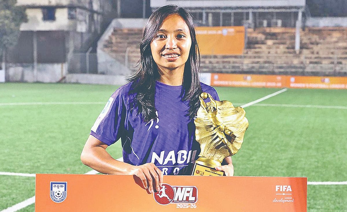 নারী ফুটবল লিগের সেরা গোলরক্ষক রুপনা চাকমা