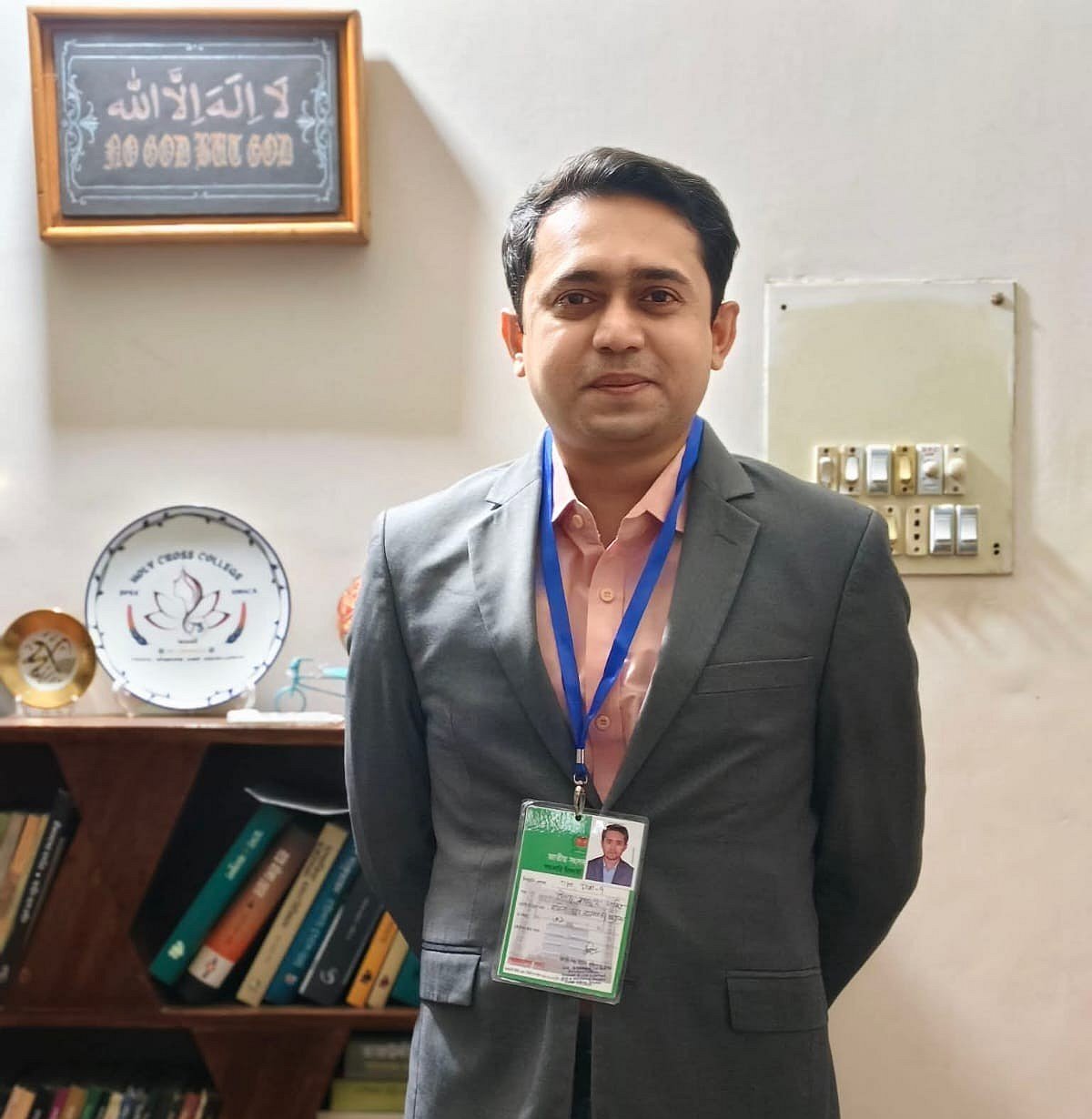 চলতি বছরের নির্বাচনী দায়িত্বের পরিচয়পত্রসহ সৈয়দ নাজমুস সাকিব