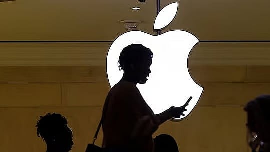 নতুন মডেলের আইফোন নিয়ে প্রযুক্তিবিশ্বে জল্পনাকল্পনা চলছে