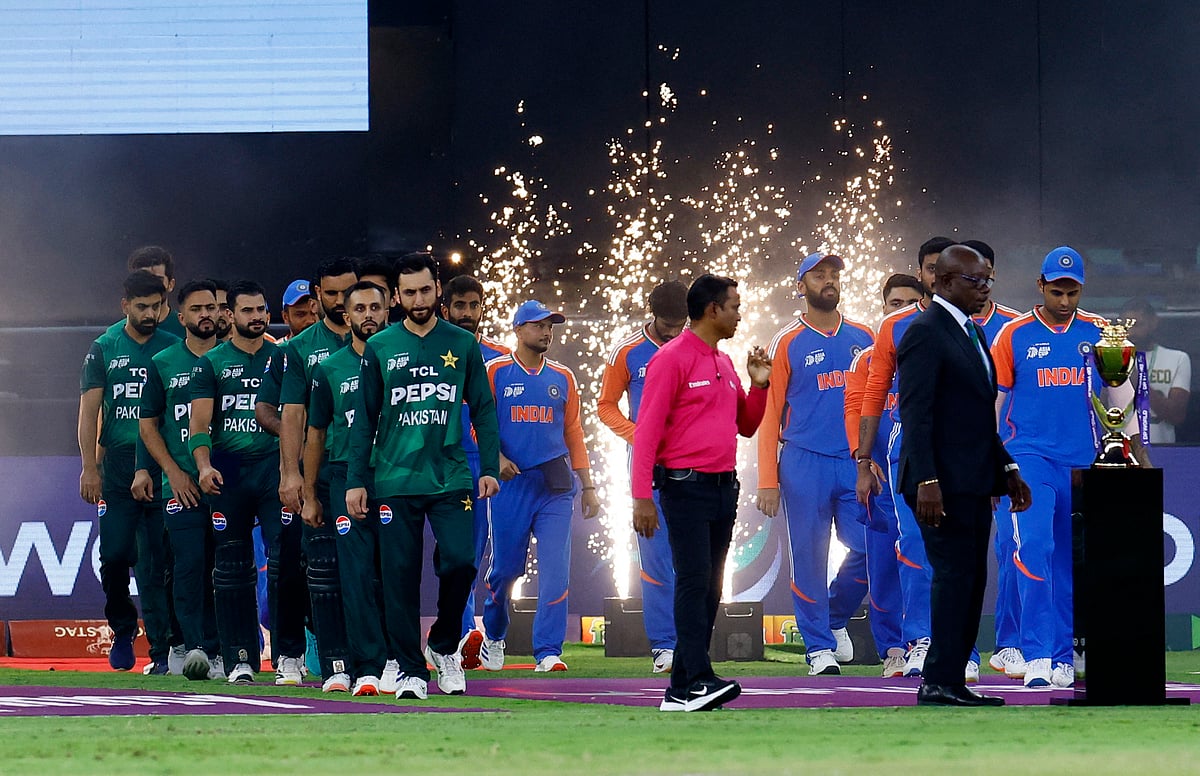 রাজনৈতিক কারণে ভারত–পাকিস্তানের ম্যাচ ‘বিষাক্ত’ হয়ে উঠেছে বলে মনে করেন আথারটন