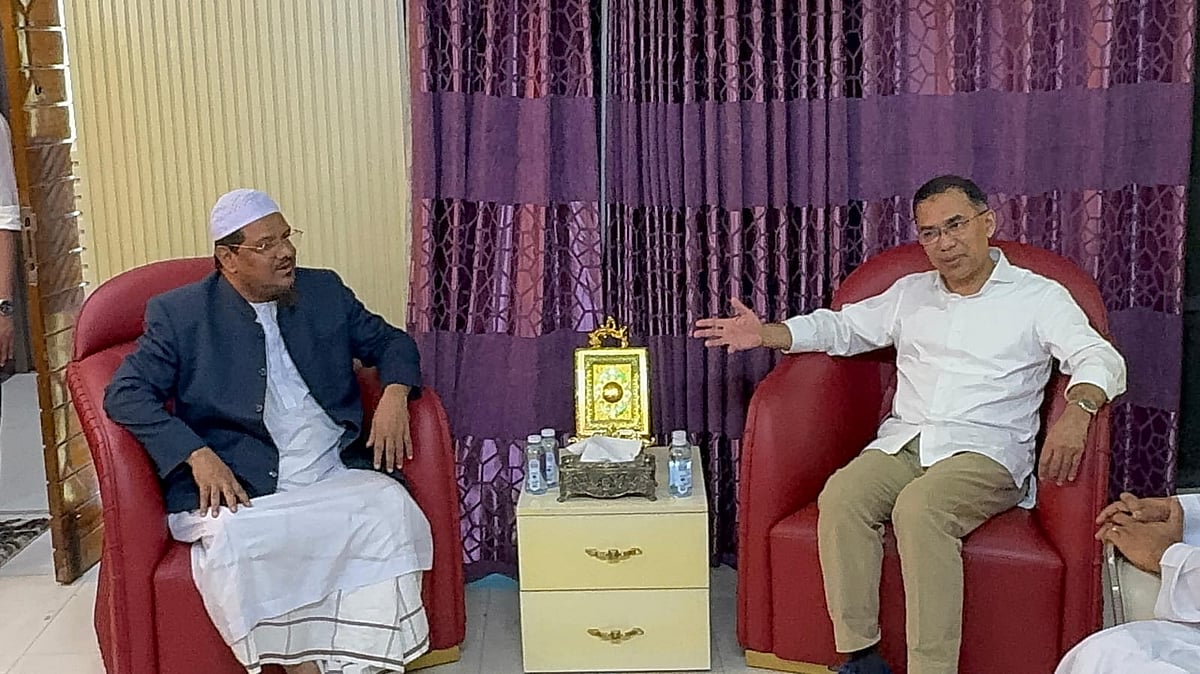 রাজধানীর বেইলি রোডে ইসলামী আন্দোলন আমিরের বাসভবনে যান তারেক রহমান। ১৬ ফেব্রুয়ারি