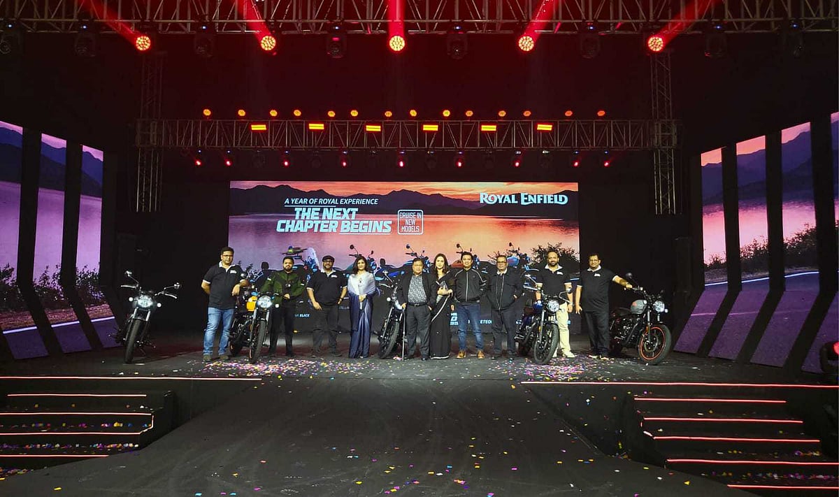 বাংলাদেশে রয়্যাল এনফিল্ড ব্র্যান্ডের মোটরসাইকেল বাজারজাতকরণের প্রথম বর্ষপূর্তি উপলক্ষে ‘দ্য নিউ চ্যাপ্টার বিগিনস'' শীর্ষক এক অনুষ্ঠানের আয়োজন করে ইফাদ মোটরস। আজ সোমবার রাতে রাজধানীর ইন্টারন্যাশনাল কনভেনশন সিটি বসুন্ধরায় (আইসিসিবি)