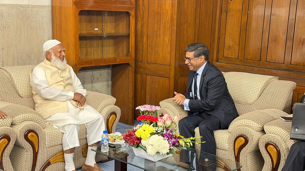 জাতীয় সংসদের বিরোধীদলীয় নেতা ও জামায়াতে ইসলামীর আমির শফিকুর রহমানের সঙ্গে সৌজন্য সাক্ষাৎ করেছেন ভারতের পররাষ্ট্র সচিব বিক্রম মিশ্রি। ১৭ ফেব্রুয়ারি, ২০২৬