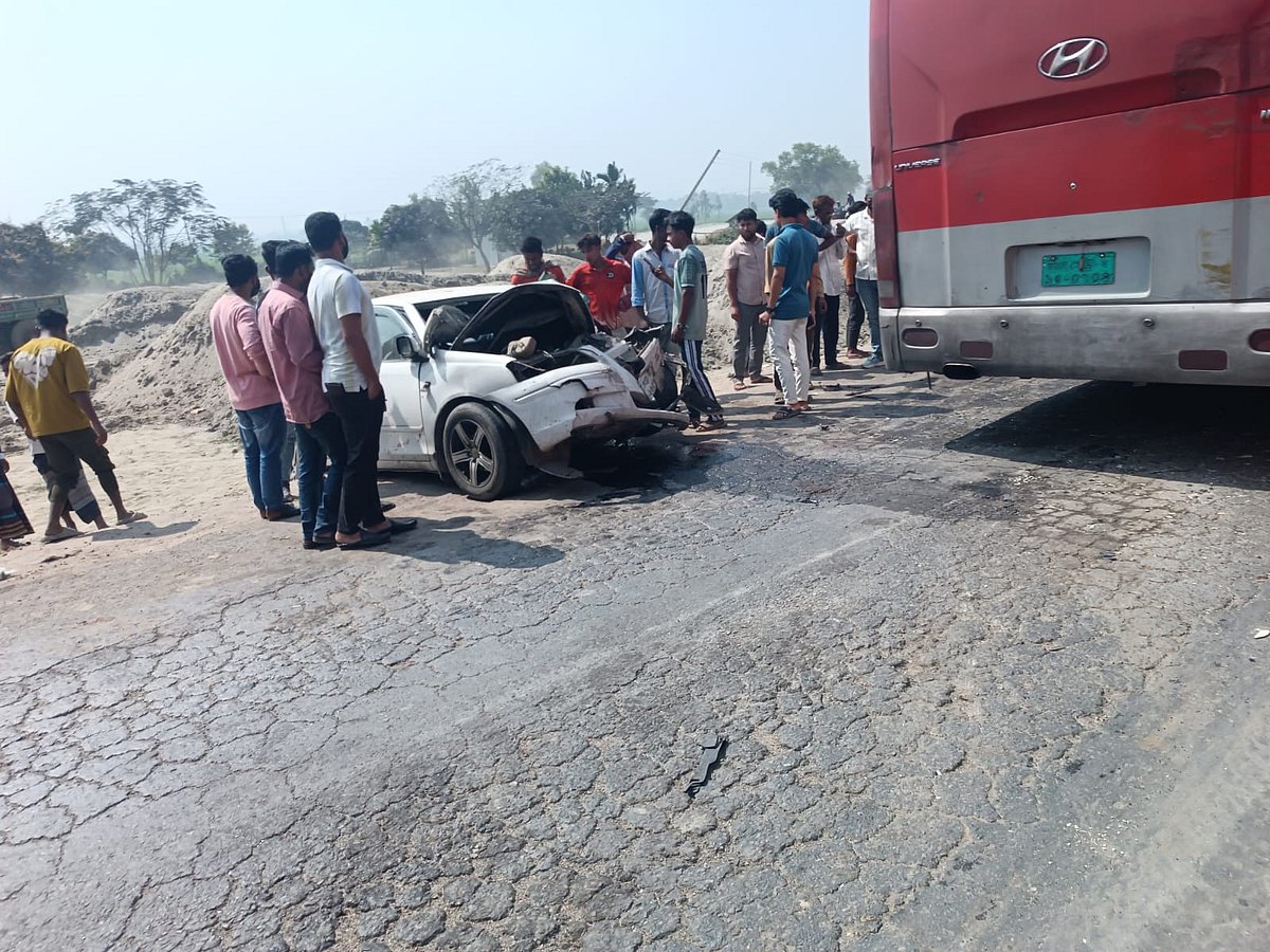 সরাইলে বাসের সঙ্গে সংঘর্ষে দুমড়েমুচড়ে গেছে প্রাইভেট কার। মঙ্গলবার দুপুরে ঢাকা-সিলেট মহাসড়কের শাহবাজপুর এলাকায়