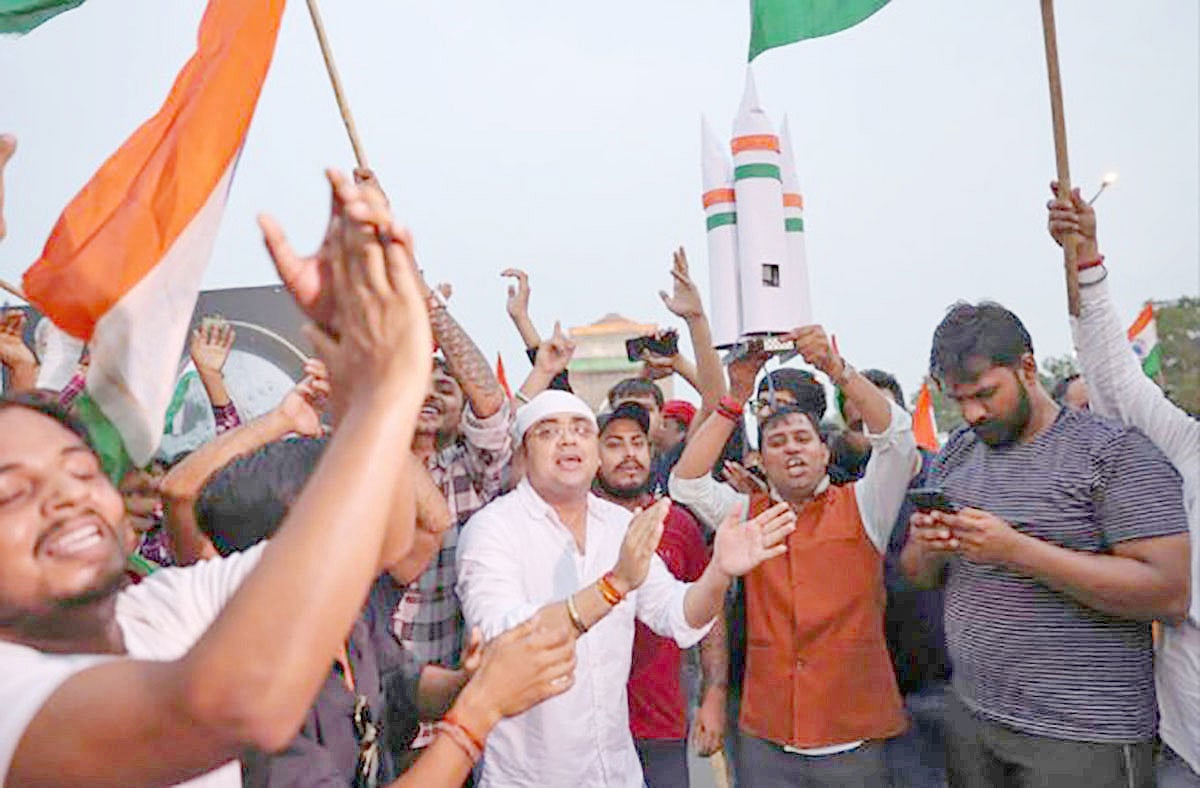২০২৩ সালে ভারতের চন্দ্রযান–৩ চাঁদে অবতরণের পর দেশটির জনতার উল্লাস