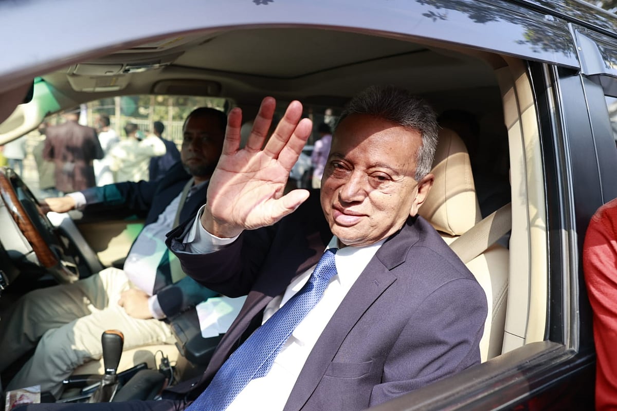 বিএনপি নেতা আমীর খসরু মাহমুদ চৌধুরী। গতকাল মঙ্গলবার সংসদ সদস্য হিসেবে শপথ নিতে সংসদ ভবনে ঢোকার পথে