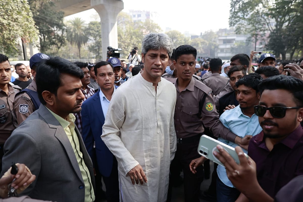 গণসংহতি আন্দোলনের প্রধান সমন্বয়কারী জোনায়েদ সাকি। গতকাল মঙ্গলবার দুপুরে সংসদ ভবনে সংসদ সদস্য হিসেবে শপথ নেওয়ার আগে