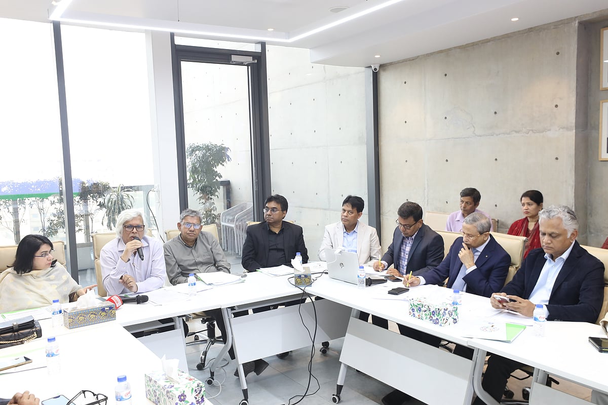 দেশের অর্থনীতিতে যুক্তরাষ্ট্রের সঙ্গে করা শুল্কচুক্তির প্রভাব নিয়ে ব্যবসায়ী সংগঠন বাংলাদেশ চেম্বার অব ইন্ডাস্ট্রি (বিসিআই) আয়োজিত আলোচনা সভায় ব্যবসায়ী নেতা ও অর্থনীতিবিদেরা। আজ মঙ্গলবার বিকেলে রাজধানীর তেজগাঁওয়ে বিসিআই কার্যালয়ে