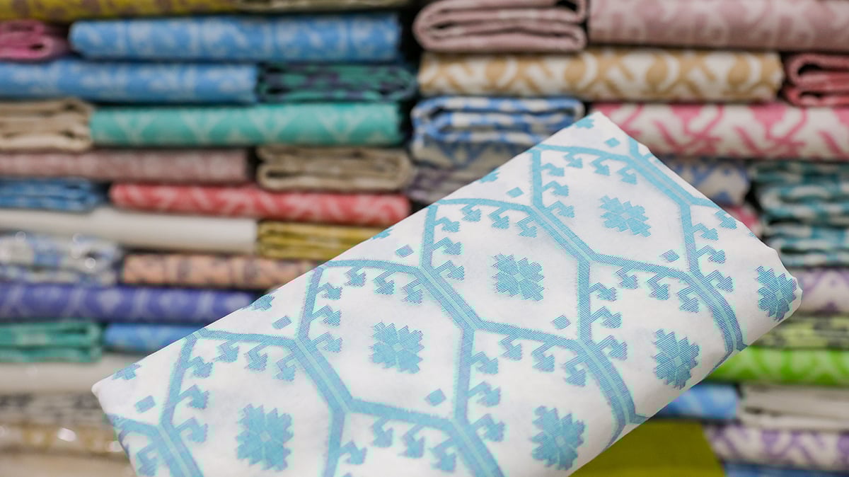 অনেক অনলাইন শপেই এখন কিস্তিতে জামদানি পাওয়া যায়