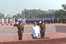 জাতীয় স্মৃতিসৌধে নতুন প্রধানমন্ত্রীর শ্রদ্ধা