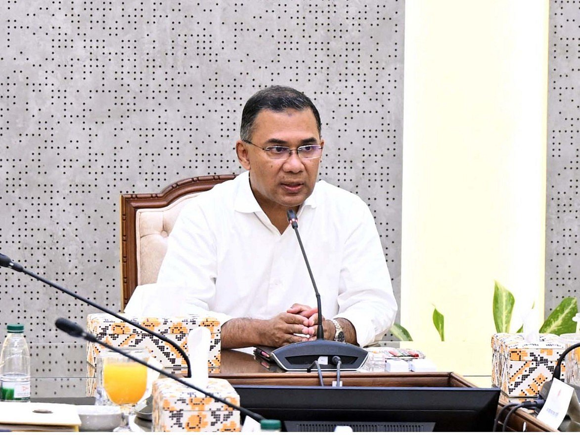 মন্ত্রিসভার বৈঠকে প্রধানমন্ত্রী তারেক রহমান। আজ বুধবার বিকেলে সচিবালয়ে