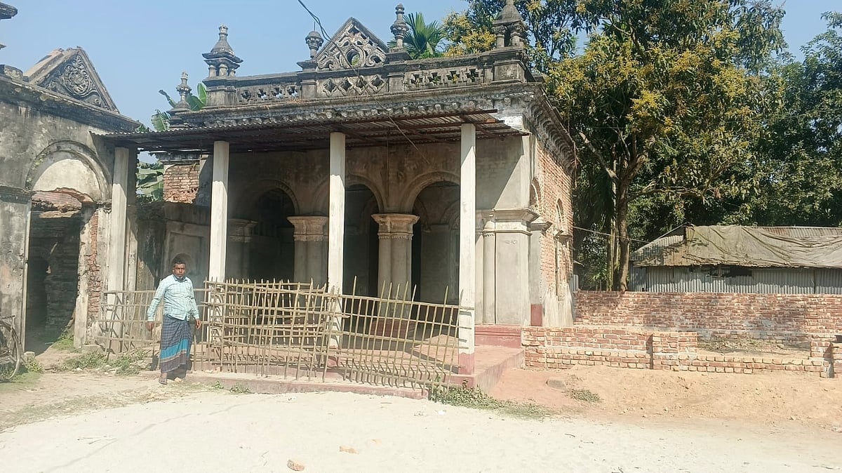 কুড়িগ্রামের উলিপুর উপজেলায় ধরনীবাড়ি মুন্সিবাড়ি (জমিদারবাড়ি) মন্দির। আজ সকালে তোলা